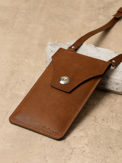 Сумка кожаная для смартфона Коньяк