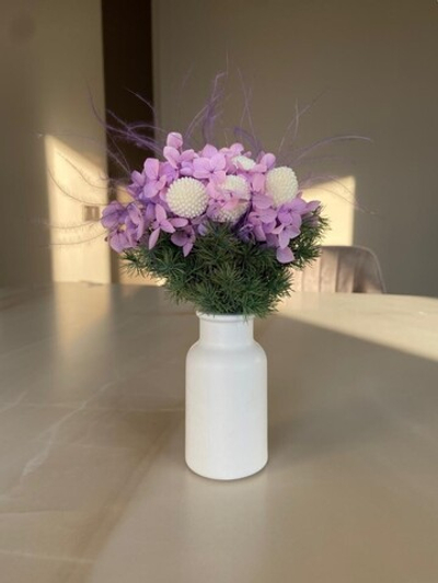 Миниатюрный букет из фиолетовой гортензии