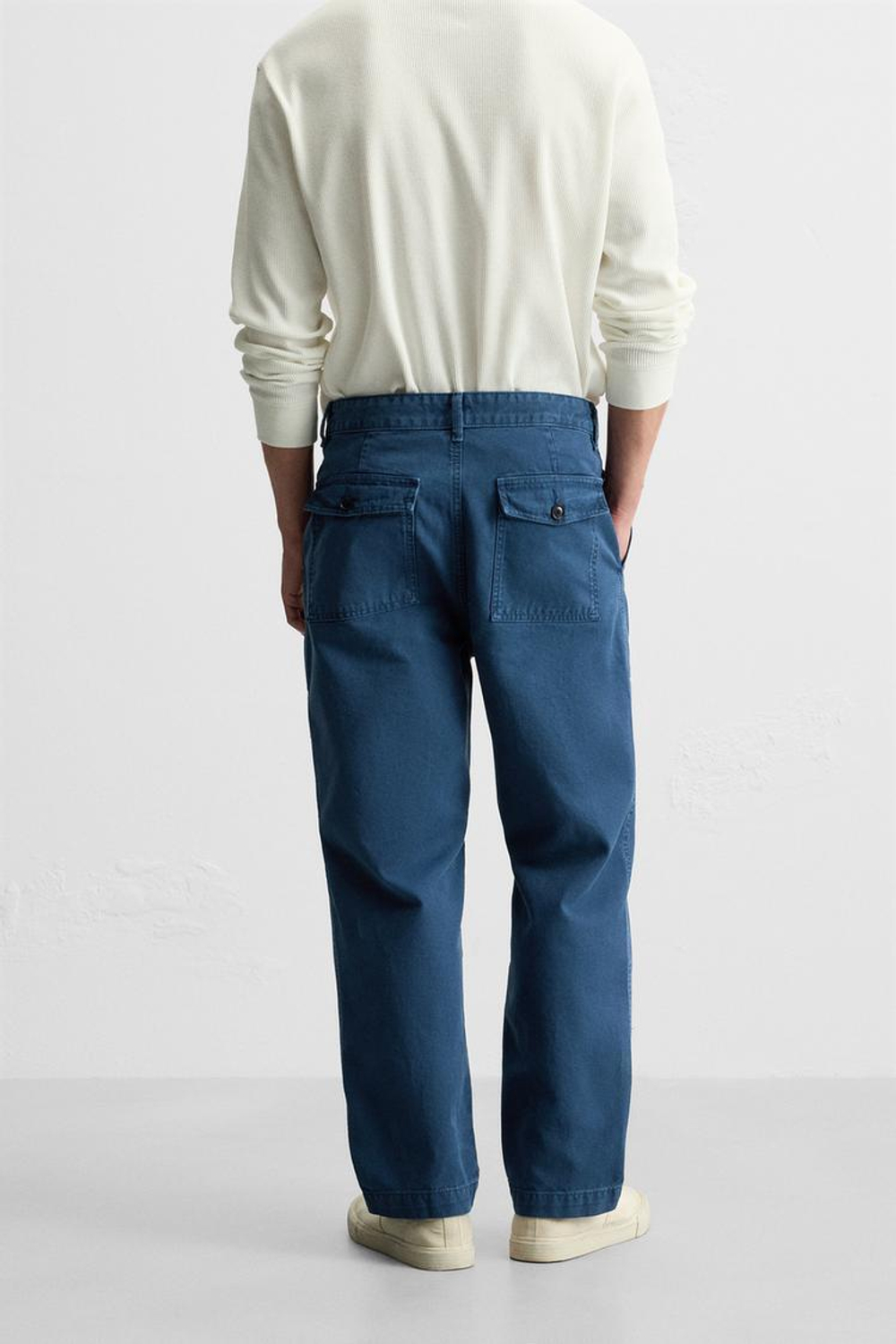 ZARA БРЮКИ REGULAR FIT ИЗ ТКАНИ С ЭФФЕКТОМ ПОТЕРТОСТИ, СИНИЙ