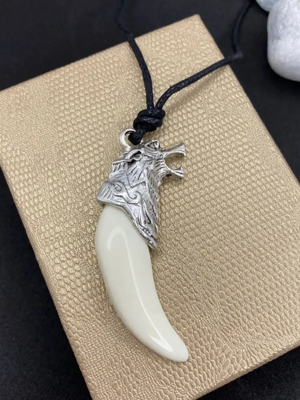 Амулет подвеска оберег Волчий Клык Зуб Волка талисман на шею
