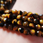 Тигровый глаз, шар, мелкая огранка, 6мм, цена за нить 9.5см (1/4)