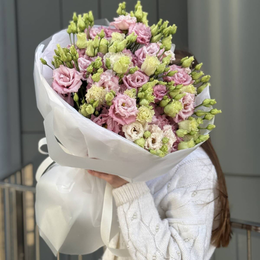 Букет из розовой эустомы "Rose Serenade"