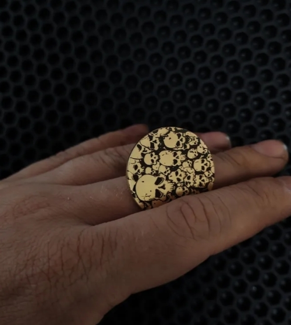 Латунная монета Черепа