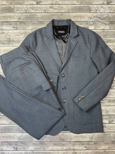 Классический костюм Kiton