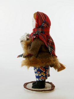 Кукла фарфоровая Девочка с корзиной подснежников