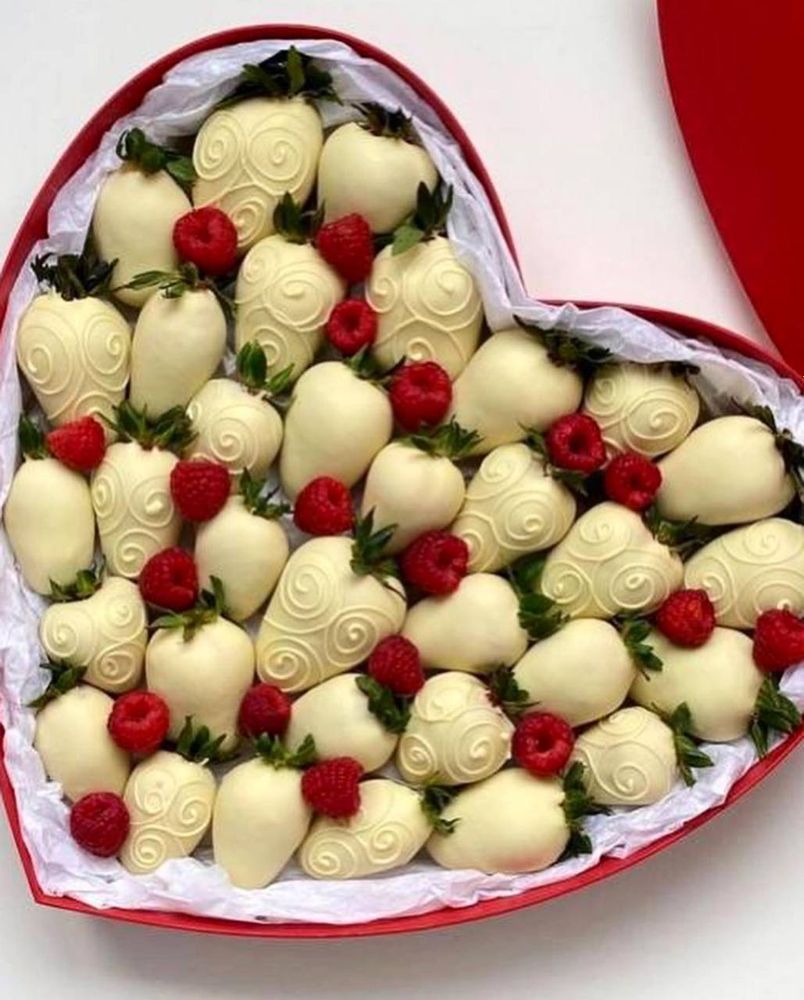 Сердце из клубники в бельгийском шоколаде &quot;White Strawberry&quot;