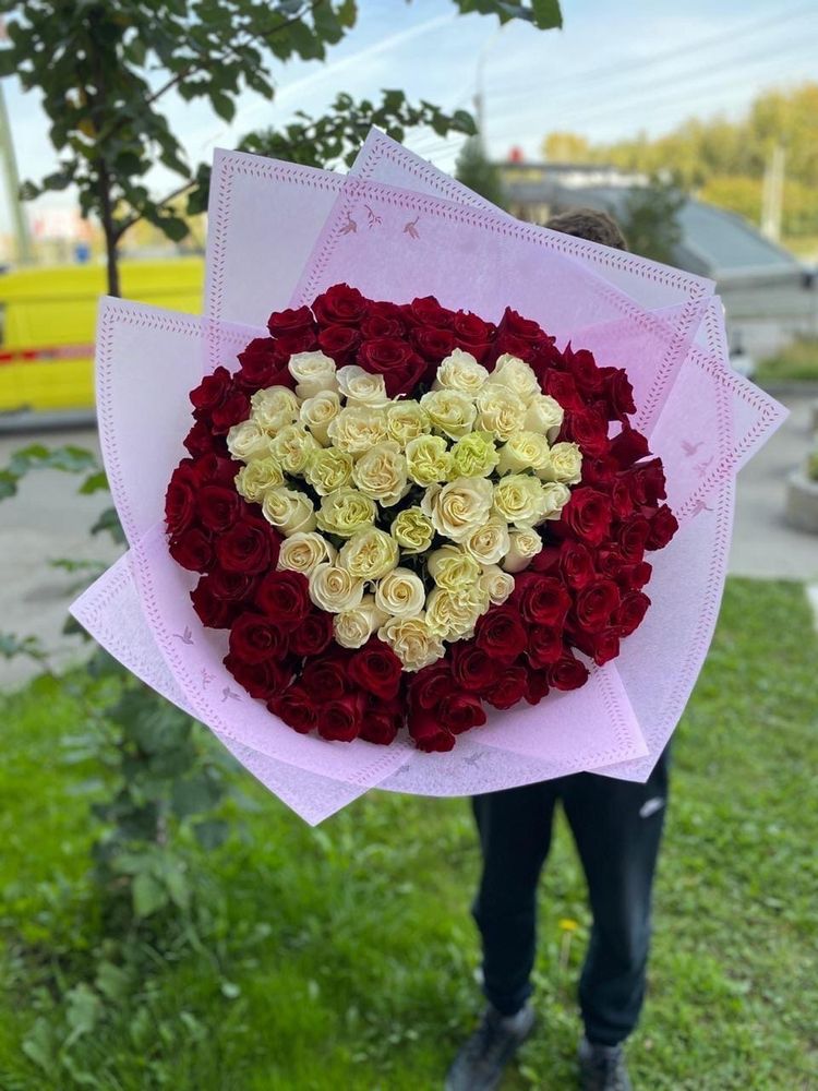 Букет цветов Сердце из 101 розы Эквадор 60см
