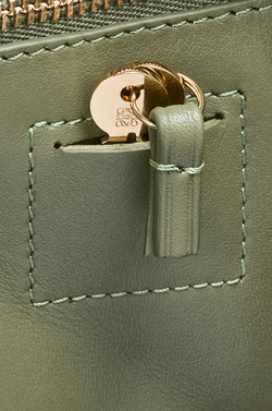 Loewe Сумка Amazona 23 из телячьей кожи наппа, зеленый