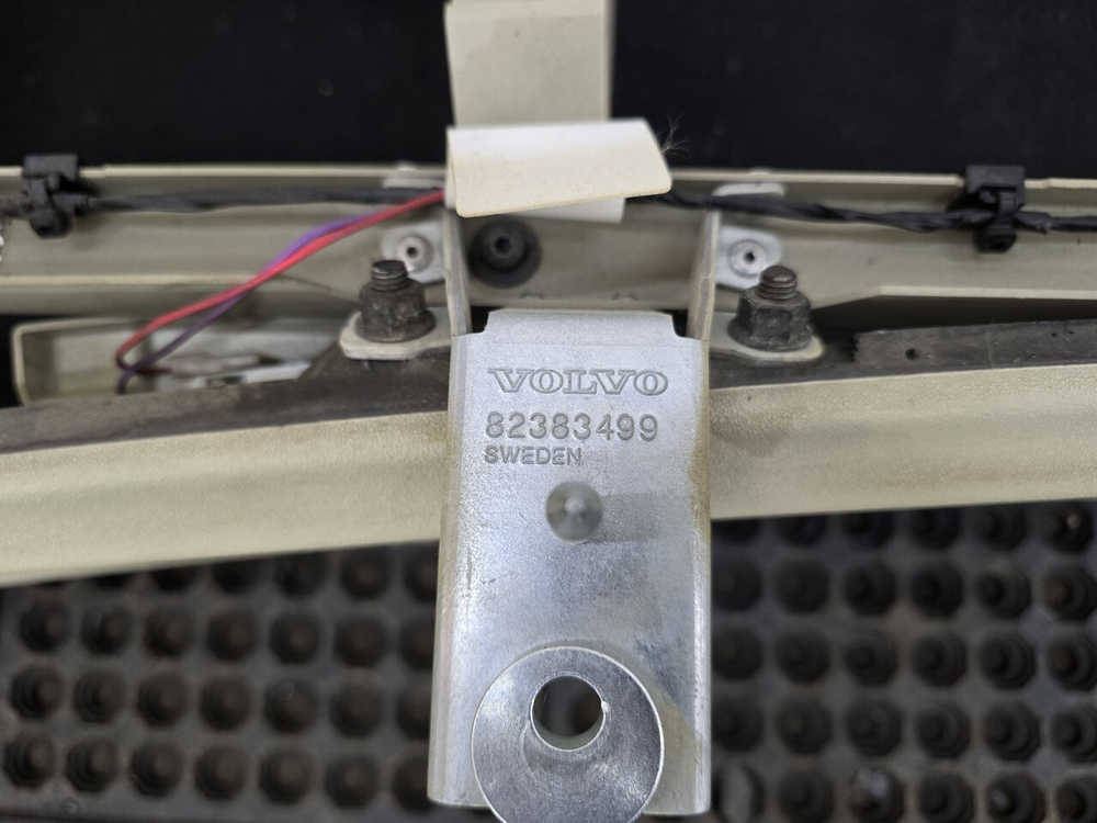 Консоль салона кабины задняя