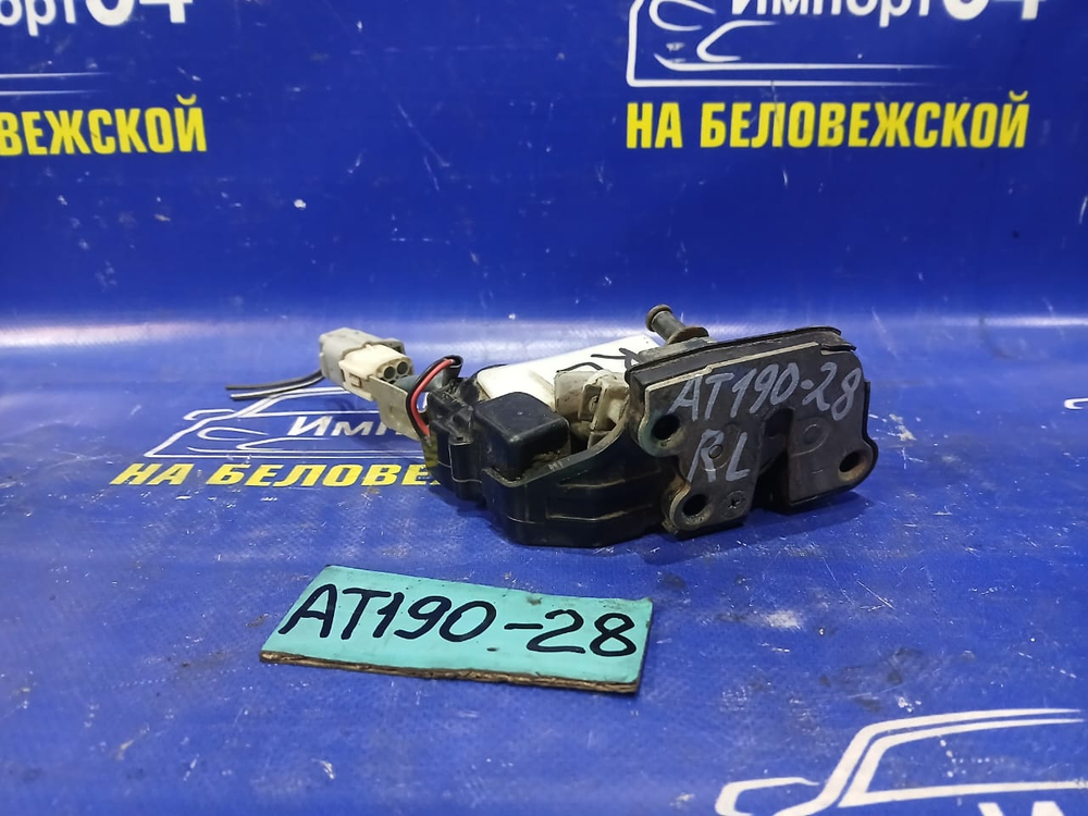 Замок двери задней левой TOYOTA CARINA E 1992