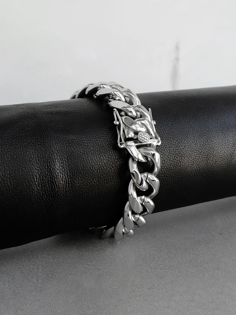 Мужской браслет из стали, застежка - коробочка