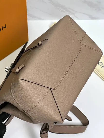 Рюкзак Louis Vuitton Lockme бежевый