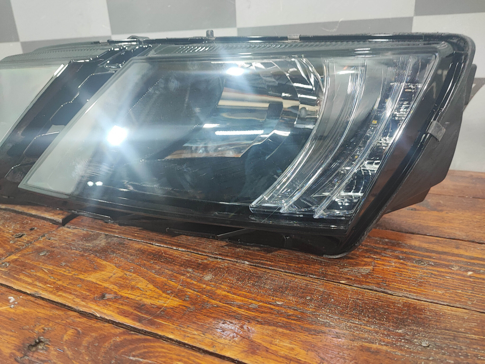 Фара левая Skoda Octavia 3 (A7) 17-20 Б/У Оригинал 5E1941015C