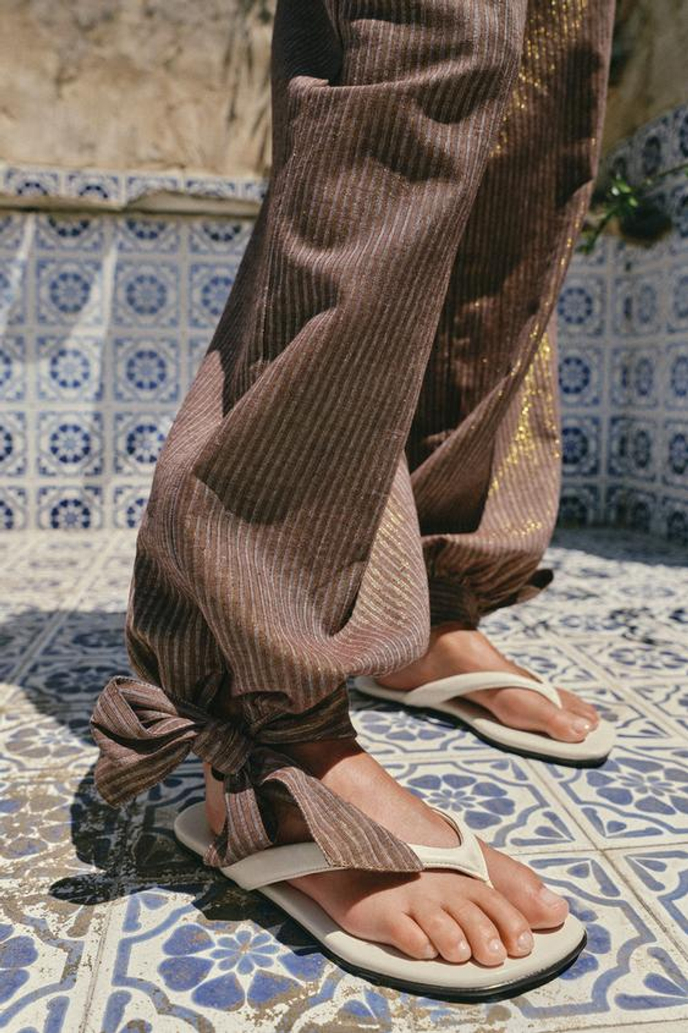 ZARA БРЮКИ-БАГГИ ИЗ СМЕСОВОГО ЛЬНА С ЗАВЯЗКАМИ, КОРИЧНЕВЫЙ/ЭКРЮ