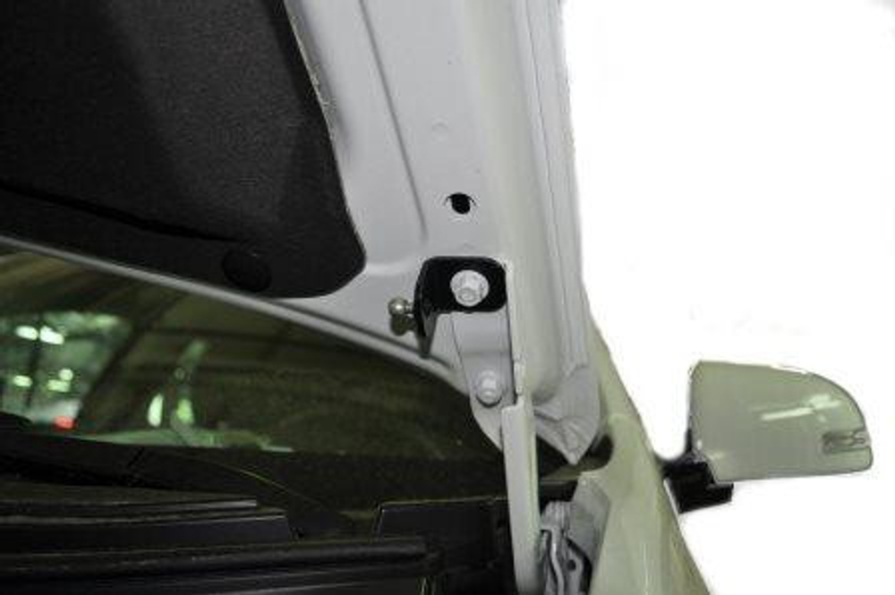 Амортизатор (упор) капота на Mitsubishi ASX 02-05(с 2010 г.в.)Autoinnovation