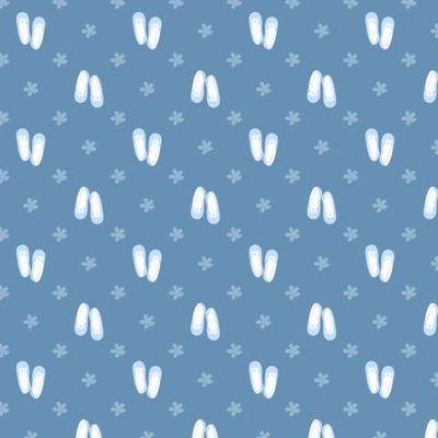 Балетки и цветы в голубых тонах