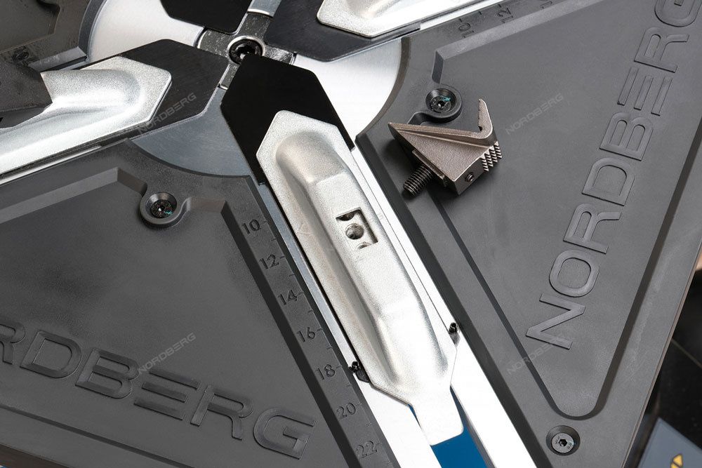 NORDBERG (4639,5IDG 380) Станок шиномонтажный полуавтомат, двухскоростной, стол с накладками, 380 В, серый