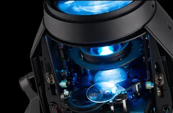 MARTIN ERA 600 Performance вращающаяся голова Beam, 550Вт