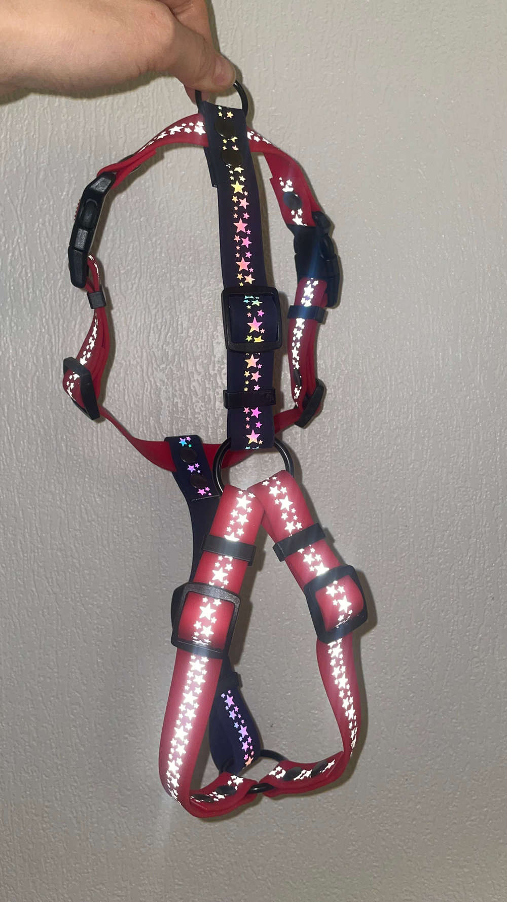 Шлейка анатомическая из БИОТАНА для собак, размер М, ширина 25 мм , зебра и винный