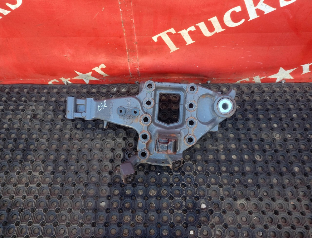 Кронштейн рессоры передней левый