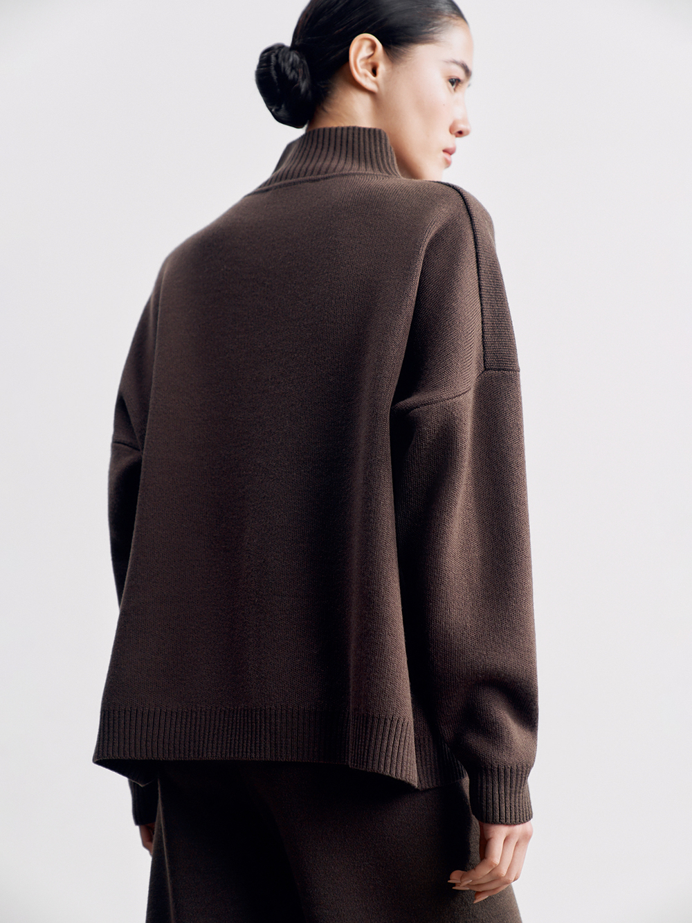 Свитер WEEKEND, шоколадный