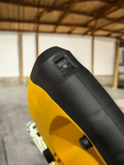 Лобзик DeWalt c лазером электрический