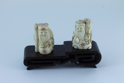 Сет нэцкэ Дзюродзин и Фукурокудзю на подставке