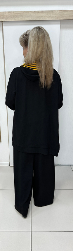 Трикотажный костюм с брюками-палаццо