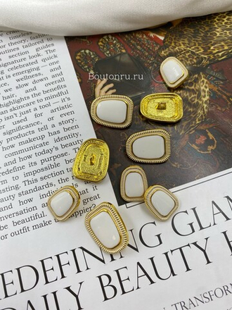 Пуговицы золотистые с белой эмалью Винтаж