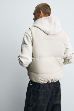 ZARA ПРОРЕЗИНЕННЫЙ СТЕГАНЫЙ ЖИЛЕТ, ЖЕЛТОВАТО-БЕЛЫЙ