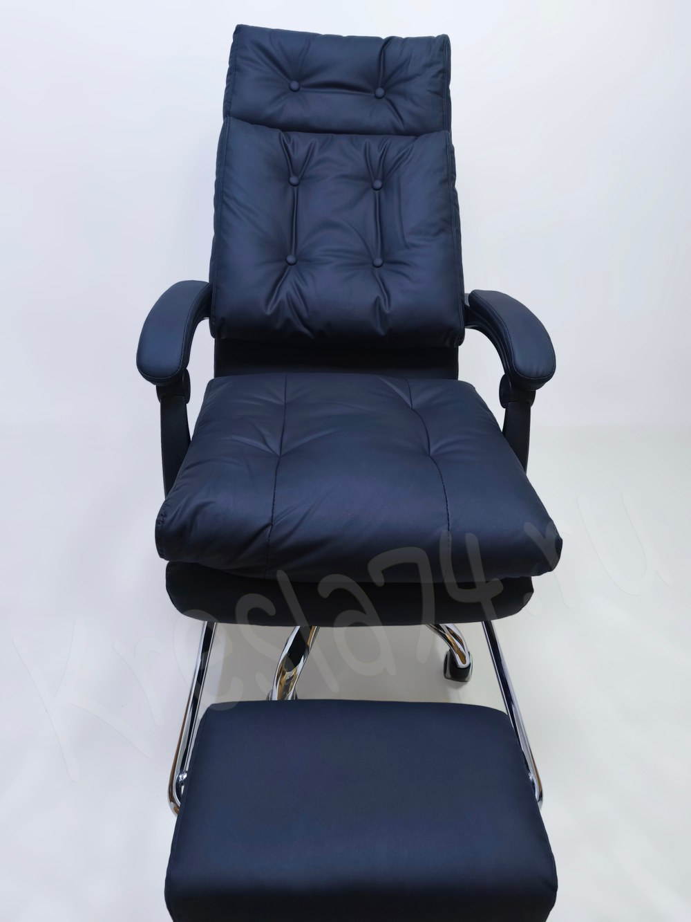 Кресло руководителя с подножкой. Цвет черный