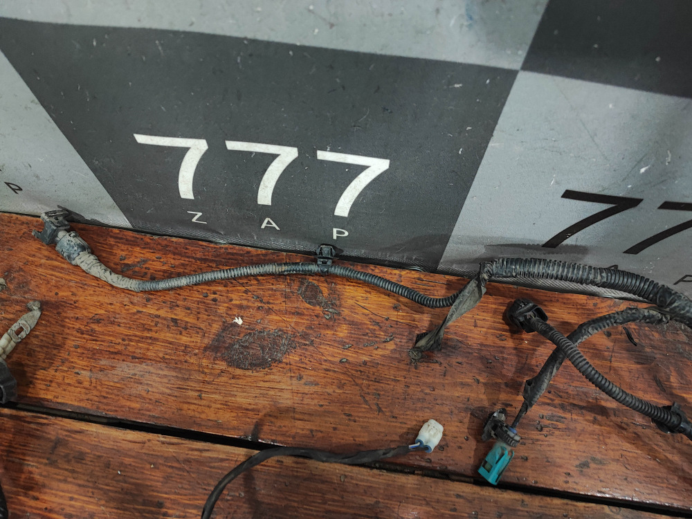 Проводка моторного отсека Geely Coolray 19-нв Б/У Оригинал 7013202100