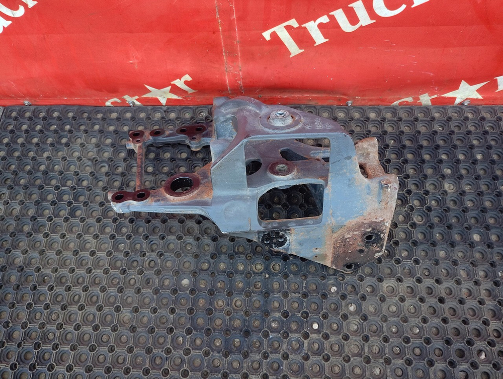 Кронштейн рессоры передней правый