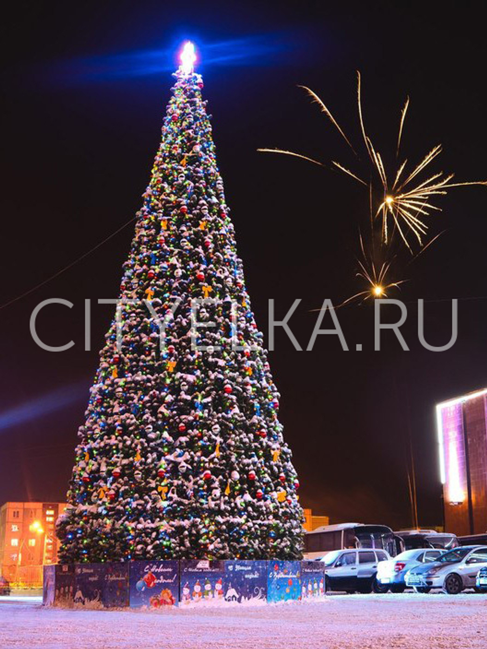 Ель уличная искусственная "Уральская" каркасная