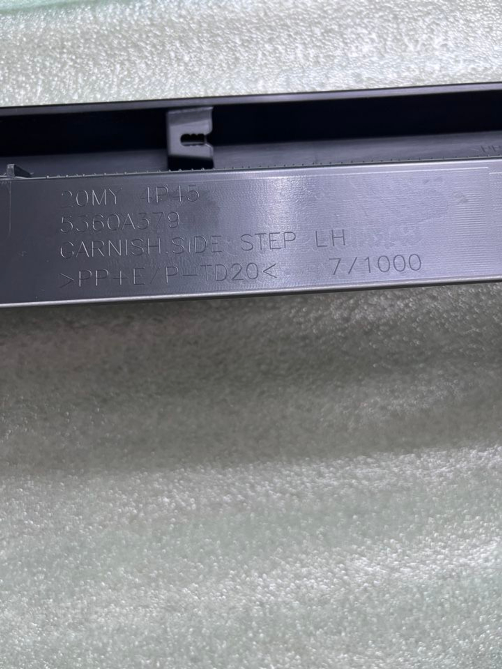 Накладка порога Mitsubishi Pajero Sport 3 левая. 5360A415. Оригинал.