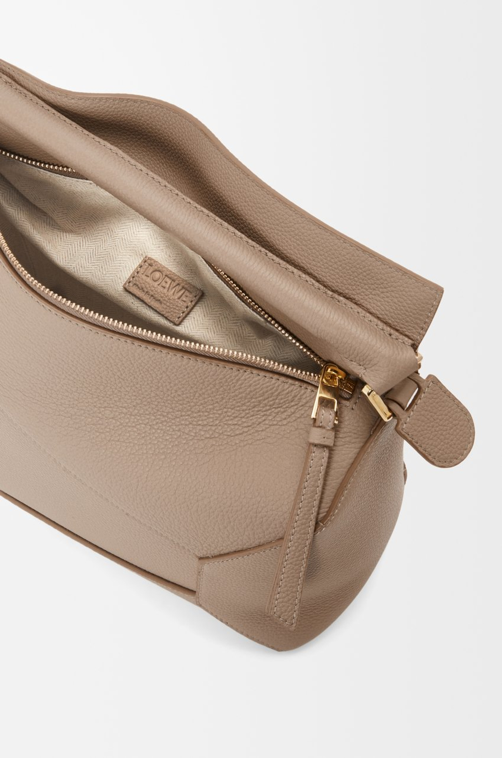 Loewe Сумка среднего размера Puzzle Edge из мягкой зернистой телячьей кожи, песочный