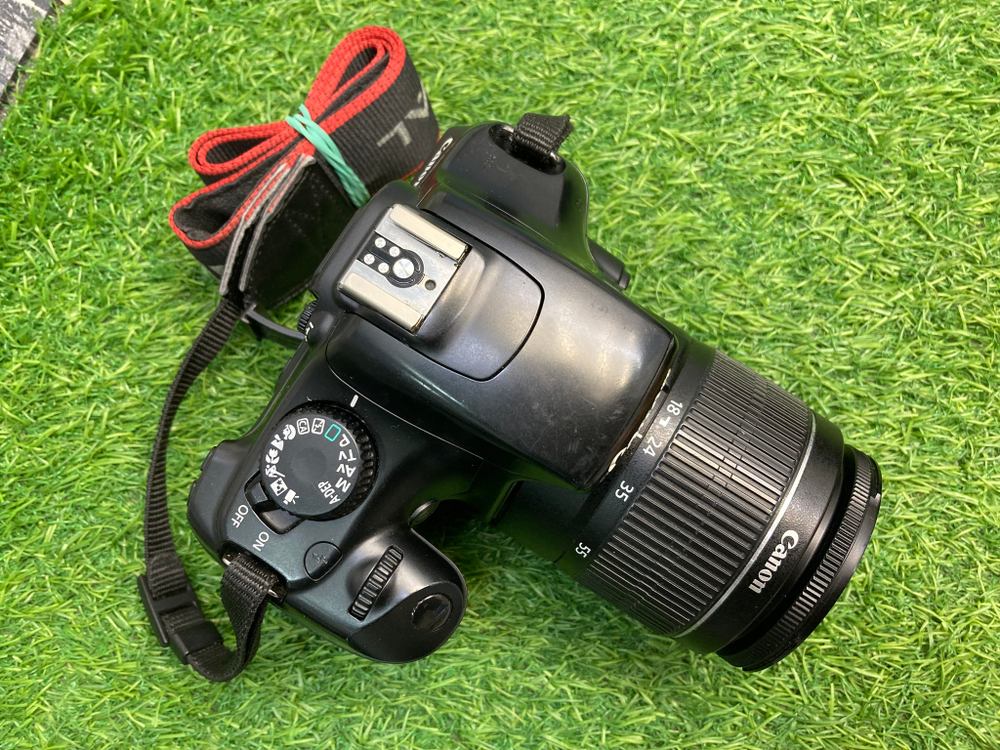 Canon 1100D kit 18-55mm 3.5-5.6 III 7.600 кадров
