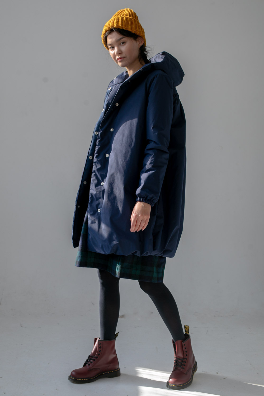 Темно-синяя зимняя куртка