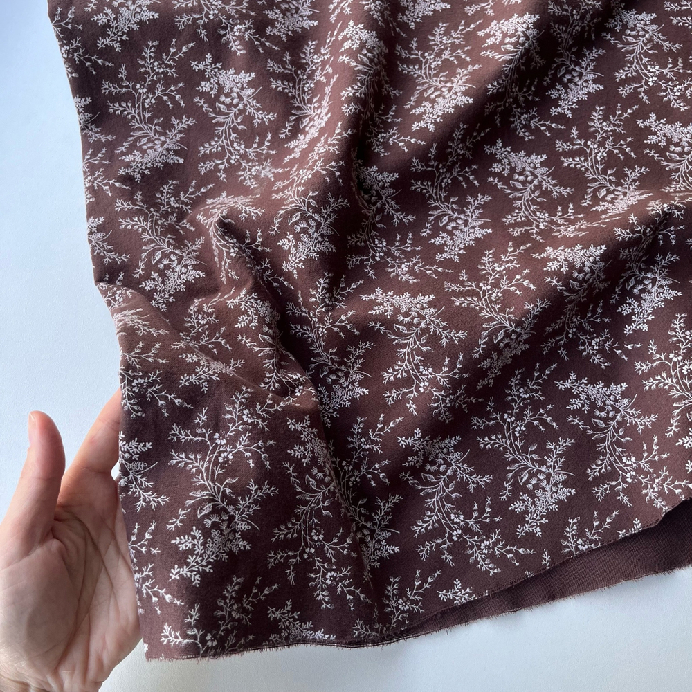 Фланель Грация на шоколадном фоне