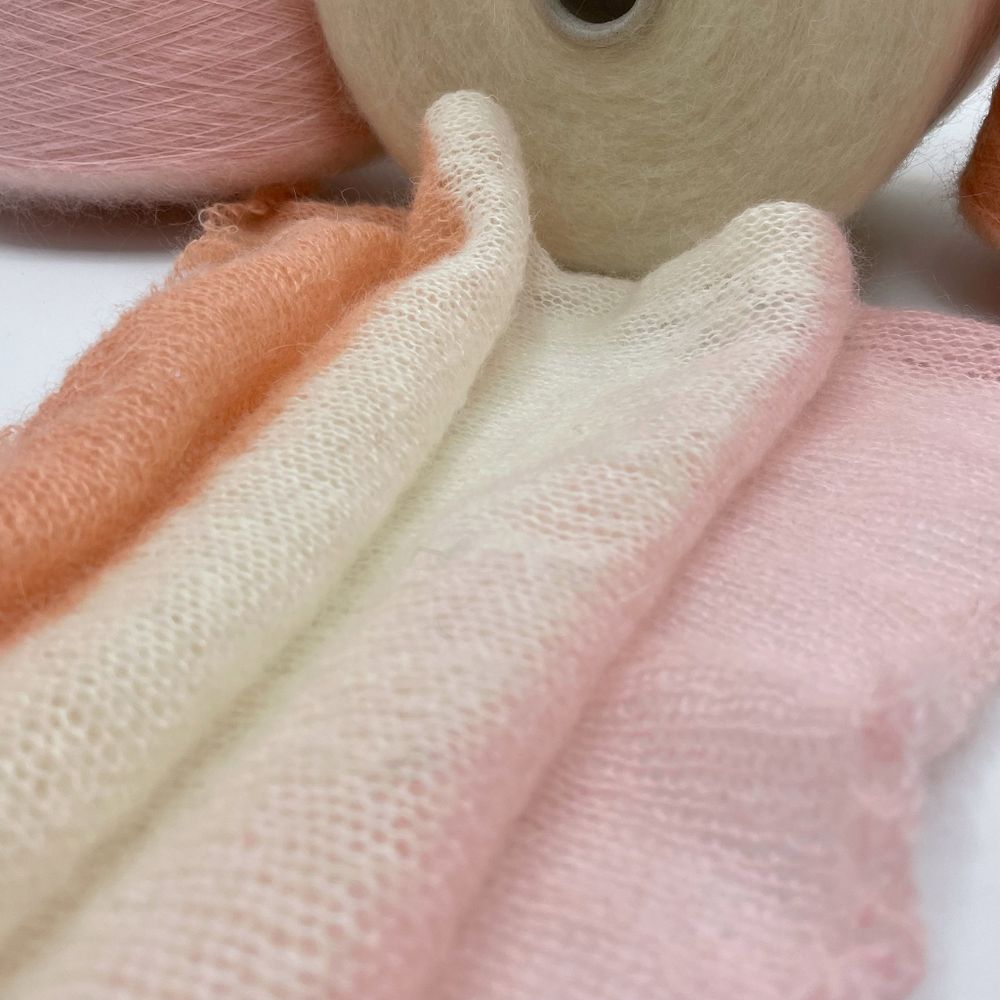 Бобинная пряжа для вязания (200 гр.) Pool Filati S.R.L. 50% супер  кид мохер 50% полиамид