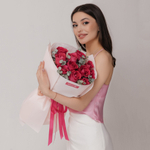 11 розовых роз