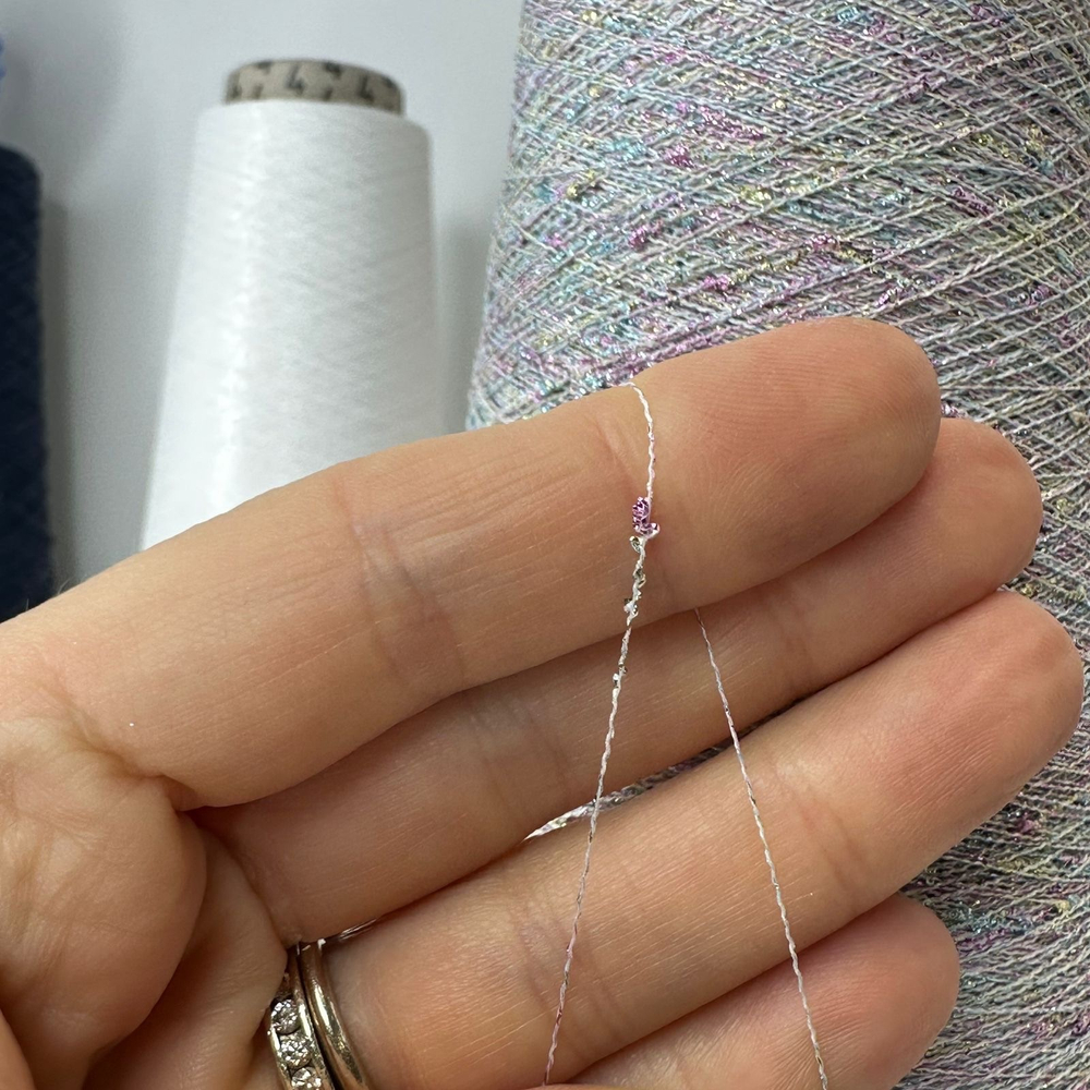 NODINO LUREX X IRON - Fashion Mill; 73% вискоза, 27% люрекс фактурный; 1300м/100гр; цвет: цветной люрекс на светло-серой нити; S505 Есть бобинка: 200 гр