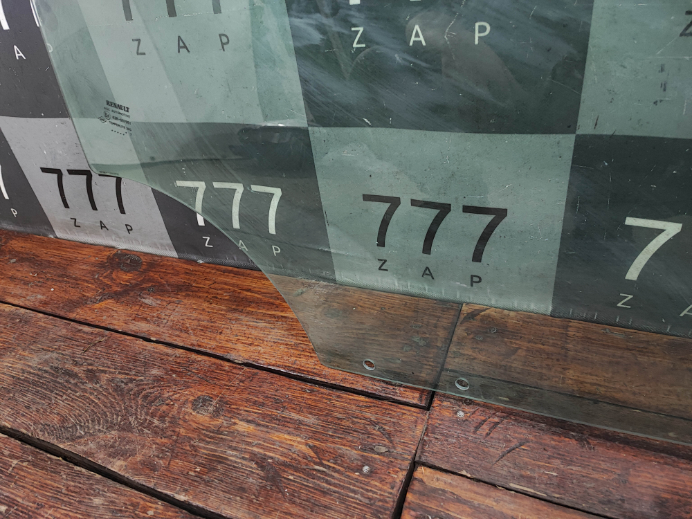 Стекло двери передней правой Renault Kaptur 16-22 Б/У Оригинал 803001742R