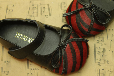 Туфли детские на липучке с бантом и контрасным носом