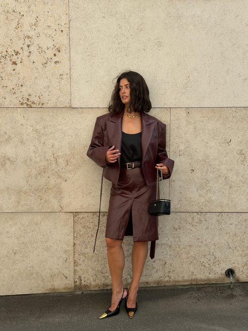 Юбка из эко-кожи с разрезом миди бордо