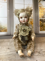 Авторская кукла и. брошь - лен (сплетена на коклюшках)