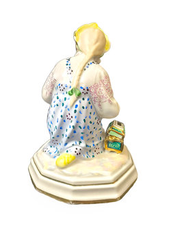 Фарфоровая статуэтка "Малахитовая шкатулка" ЛЗФИ