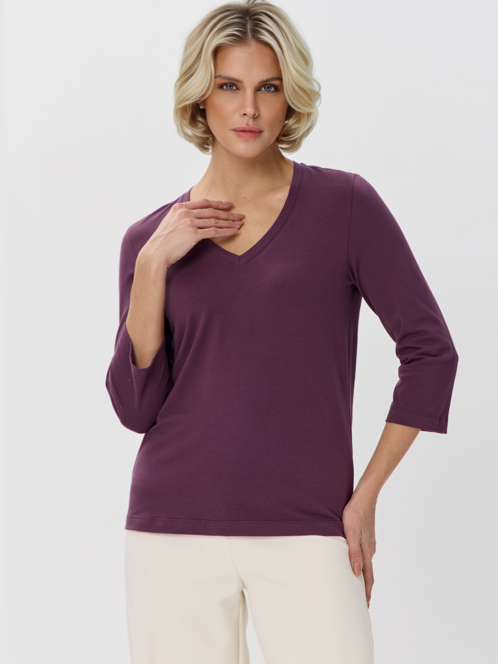Свободный лонгслив с V-вырезом и рукавом 3/4