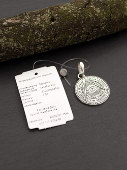 Фото кулона всевидящее око с ювелирной биркой.