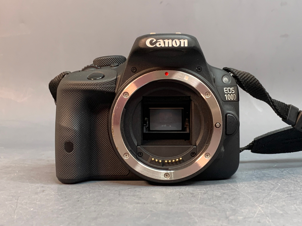 Canon EOS 100D Kit EF-S 18-55mm F3.5-5.6 IS STM 13.815 кадров
